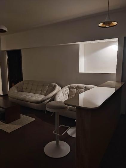 Apartament cu 3 camere semidecomandat, mobilat în Universitate