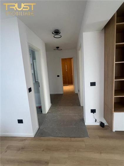Apartament cu 2 camere semidecomandat în Tractorul