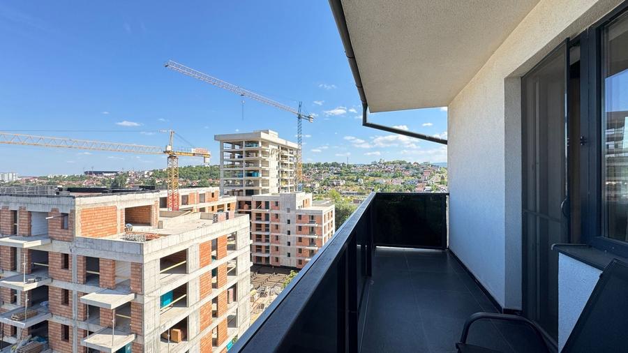 Apartament cu 3 camere semidecomandat, mobilat în Gruia