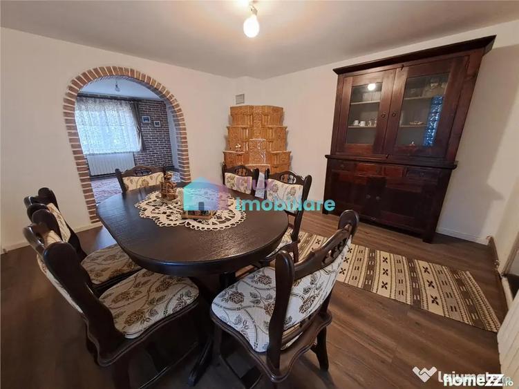 Casă cu 5 camere cu Teren 800 Mp în Cornu Luncii
