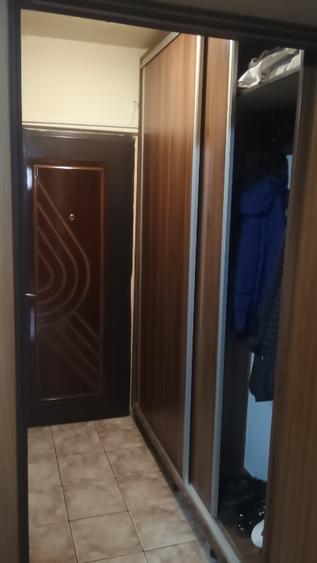 Apartament cu 2 camere semidecomandat în Craiovița Nouă