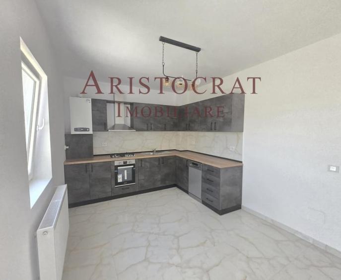 Casă cu 5 camere cu Teren 480 Mp în Corbeanca