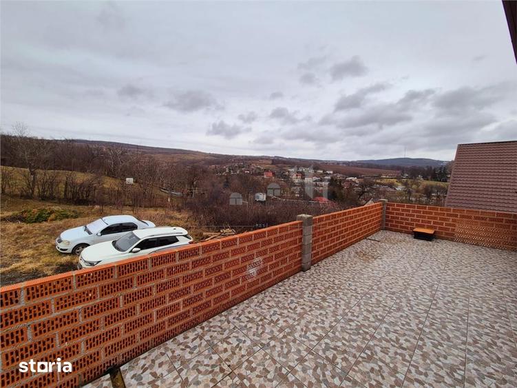 Casa de vanzare individuala cu garaj in Bucium - 2