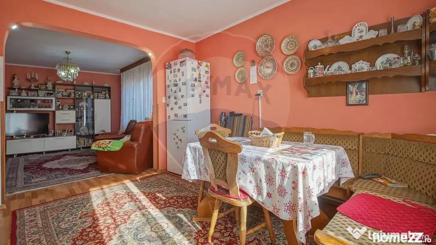 Casă cu 5 camere cu Teren 145 Mp în Dârste