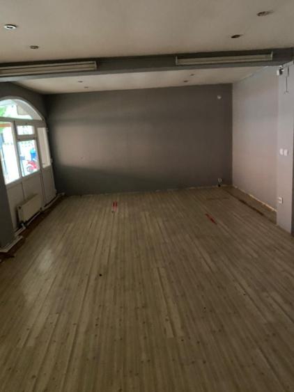 Spațiu comercial, de 120 mp, în Petros