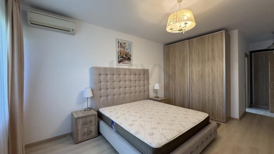 Apartament cu 3 camere semidecomandat, mobilat în Iancu Nicolae