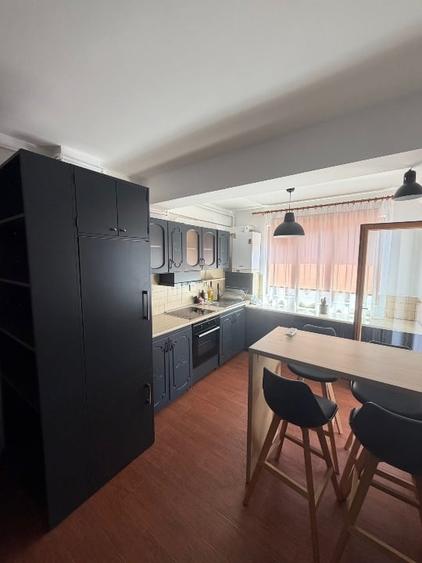 Apartament cu 2 camere decomandat, mobilat în Central