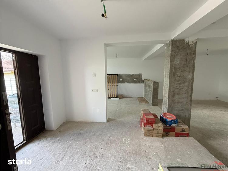 Casă cu 5 camere cu Teren 674 Mp în Vânători