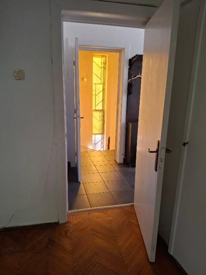 Apartament cu 4 camere semidecomandat în 1 Mai