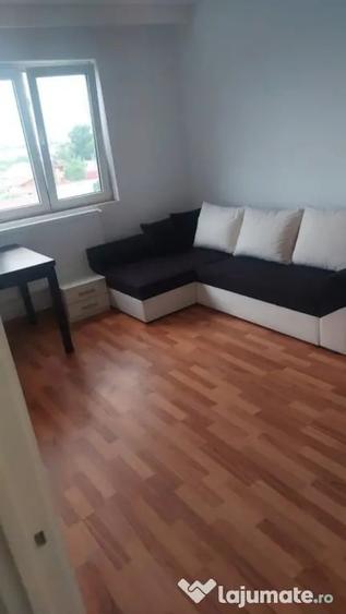 Apartament cu 3 camere semidecomandat în Rahova