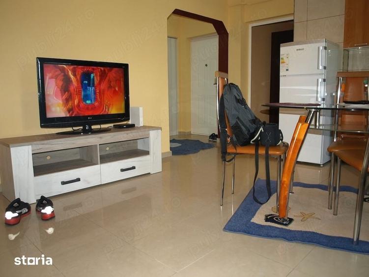Apartament cu 3 camere decomandat în Complex Studențesc