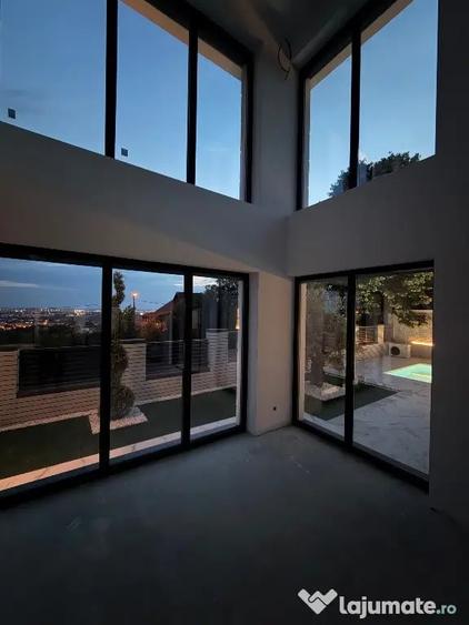 Casă cu 5 camere cu Teren 650 Mp în Central