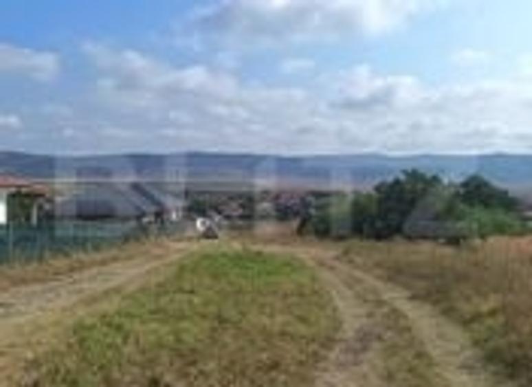 Teren Construcții intravilan de 2358 mp, în Luna