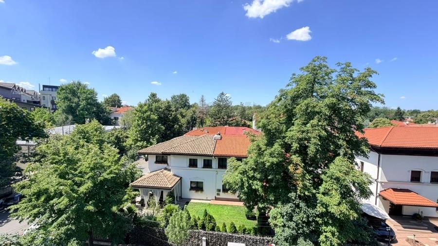 Apartament cu 3 camere semidecomandat, mobilat în Kiseleff