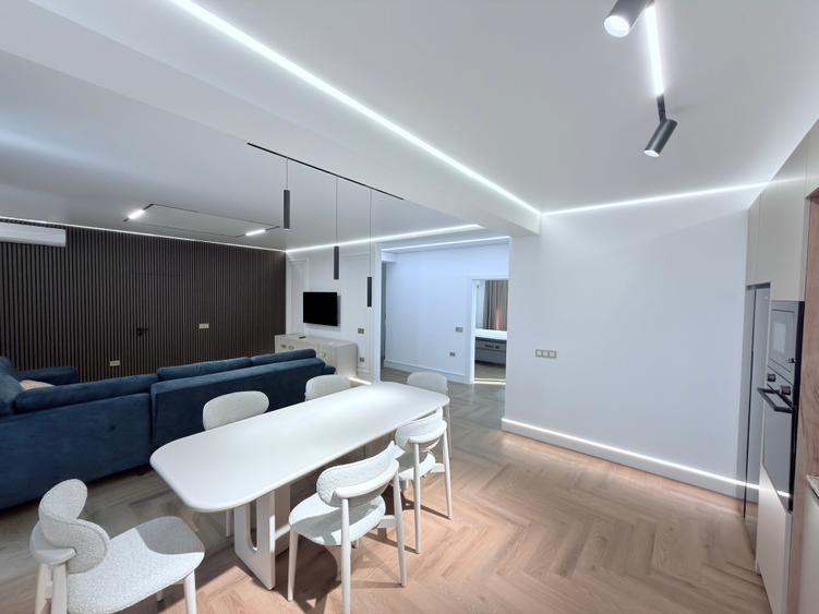 Apartament cu 4 camere decomandat în Central