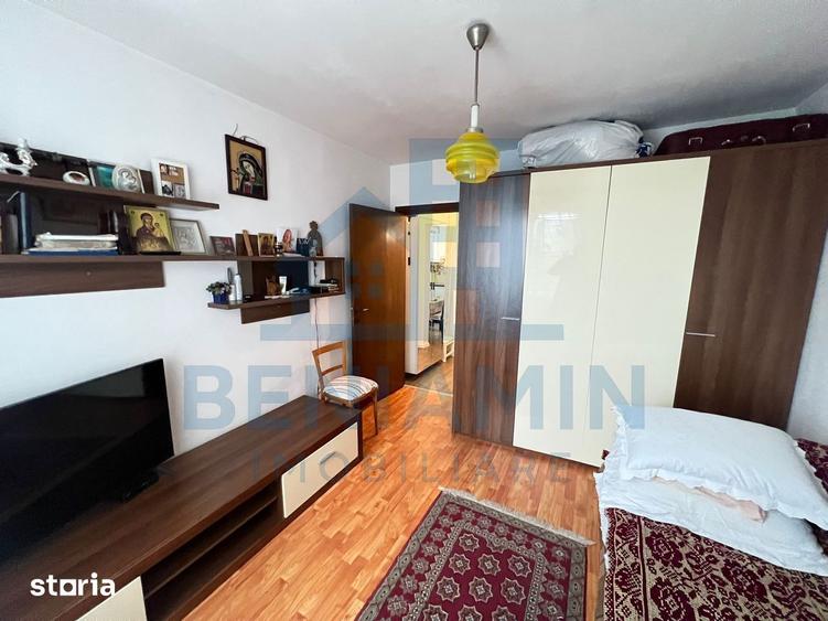 Apartament cu 3 camere semidecomandat în Astra