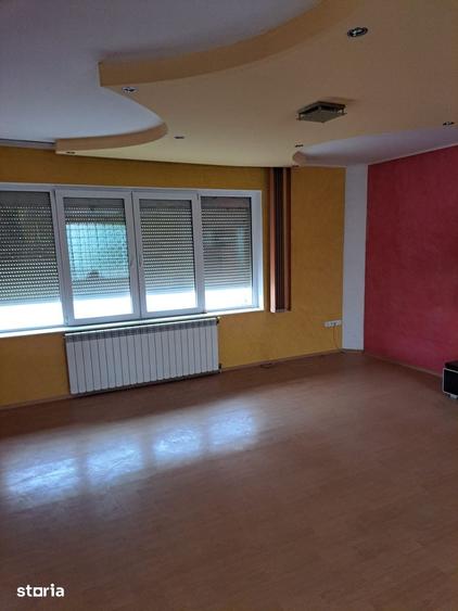 Casă cu 4 camere cu Teren 180 Mp în Central