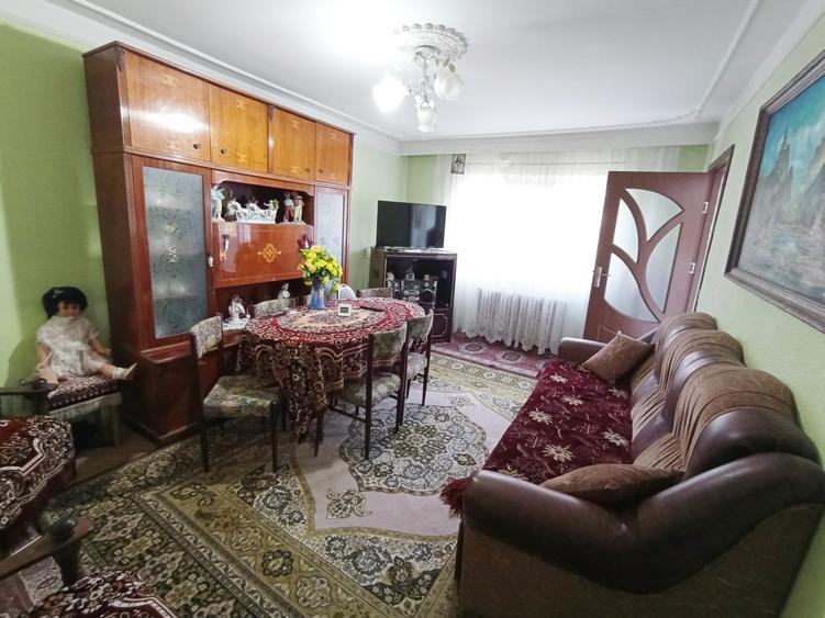 Apartament cu 3 camere decomandat, mobilat în Frumoasa