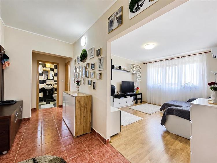 Apartament cu 2 camere decomandat în Sânmartin