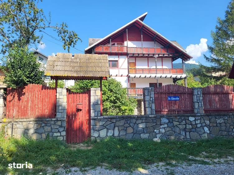Casă cu Teren 1350 Mp în Poiana Țapului