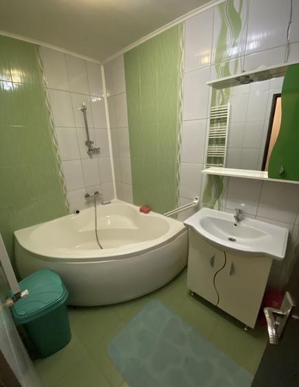 Apartament cu 3 camere decomandat, mobilat în Iris