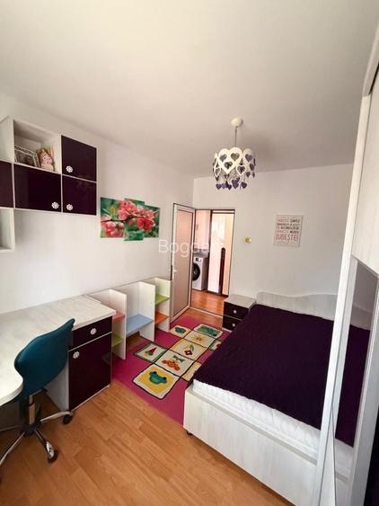 Vand apartament cu 3 camere, Mioveni, zona Robea