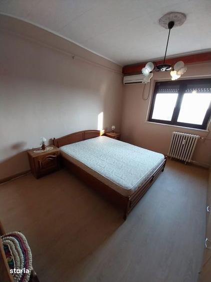 Apartament cu 3 camere semidecomandat în Central