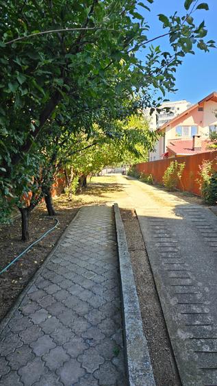Casă cu 9 camere cu Canalizare în Titan