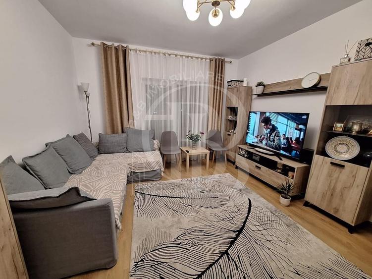 Apartament cu 3 camere decomandat, mobilat în Ozana