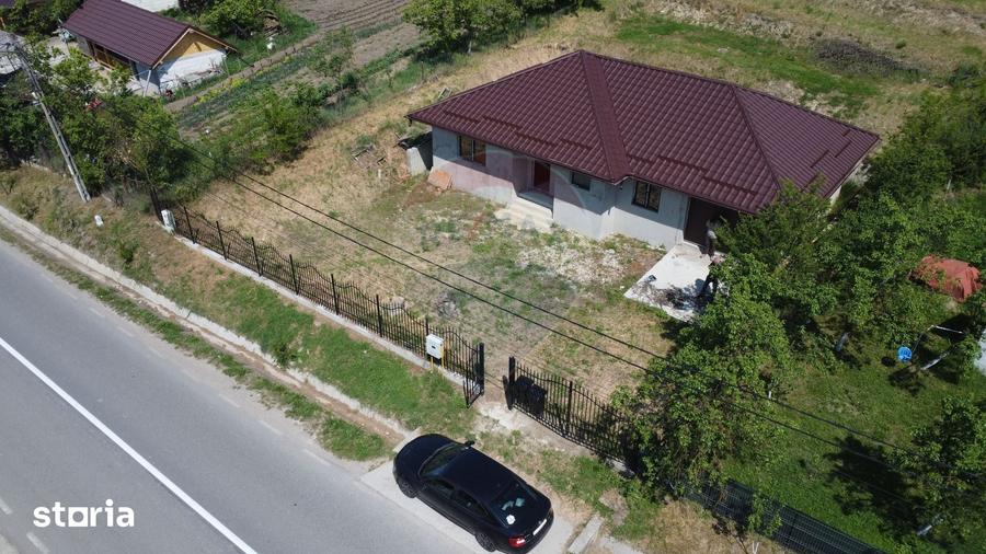 Casă cu 4 camere cu Teren 1109 Mp în Bonț