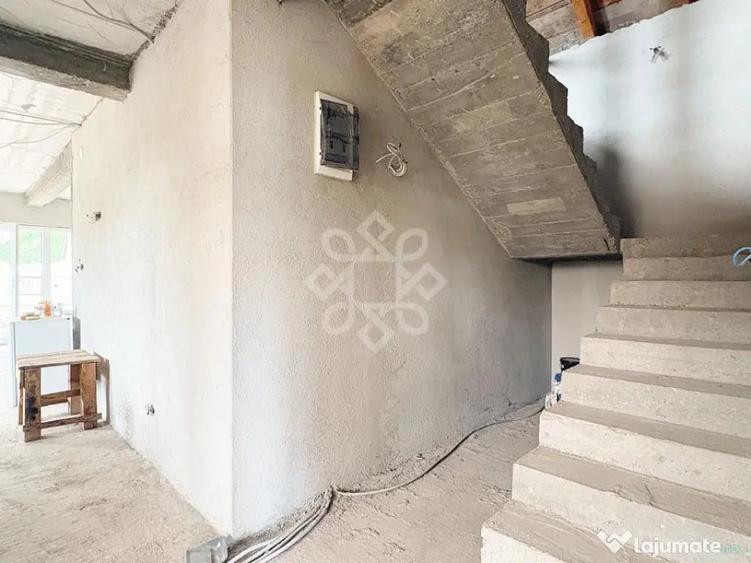 Casă cu 4 camere cu Teren 745 Mp în Central