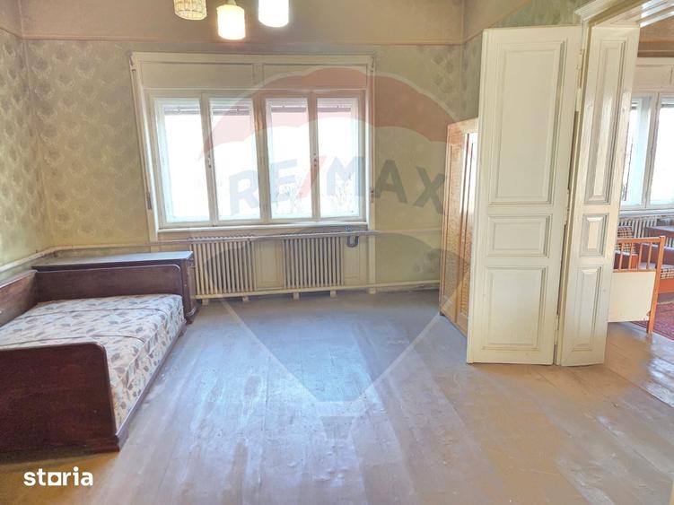 Casă cu 5 camere cu Teren 1010 Mp în Ultracentral