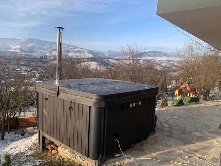 Casă cu 4 camere cu Teren 1000 Mp în Bătrâni