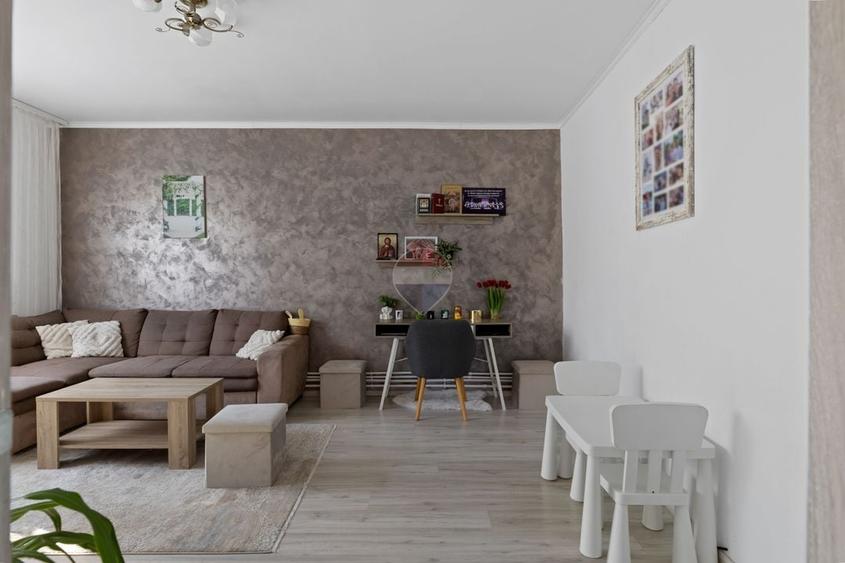 Casă individuală cu 4 camere cu Teren 550 Mp în Central