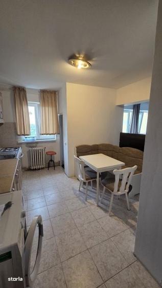 Apartament cu 4 camere decomandat în Micro 15