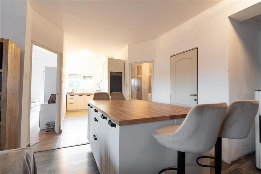 Apartament cu 3 camere decomandat în Paleu