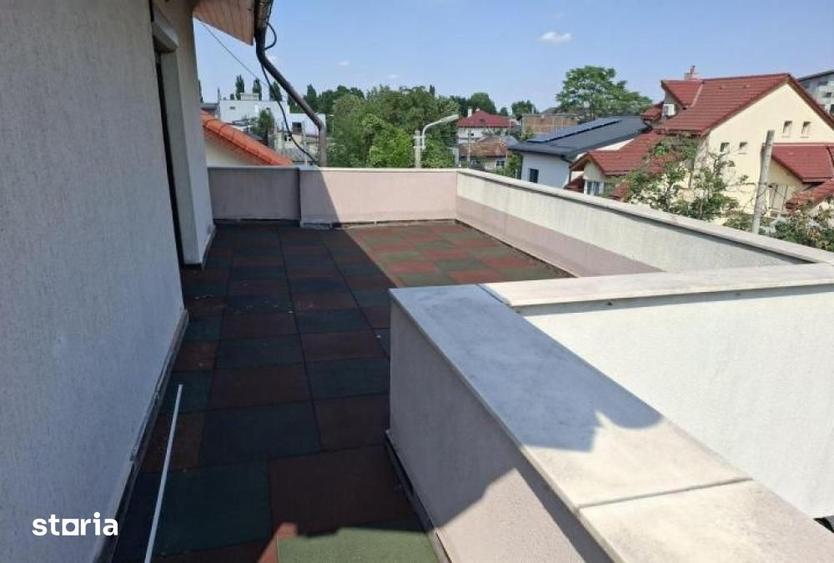 Casă cu 6 camere cu Teren 550 Mp în Tei