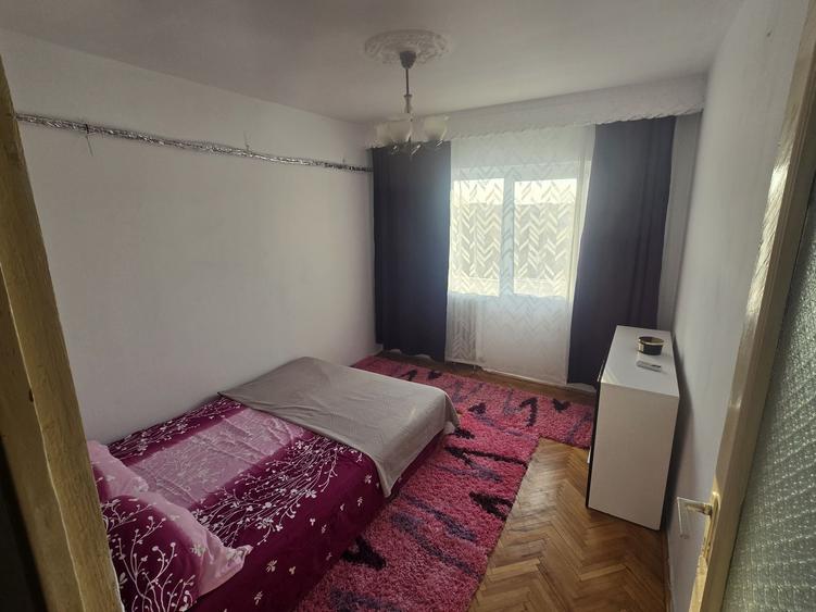 Apartament cu 3 camere decomandat în Nufărul