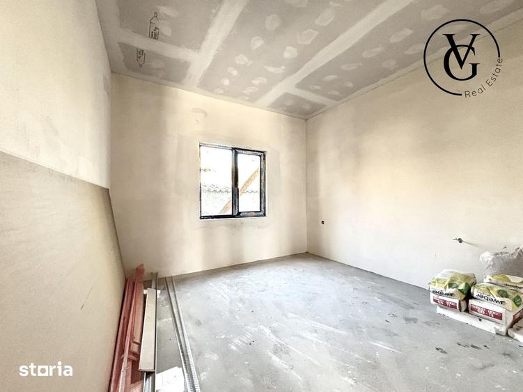 Casă cu 4 camere semidecomandat cu Teren 220 Mp în Central