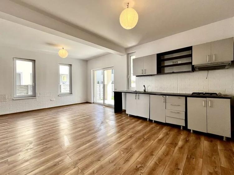 Duplex cu 5 camere cu Canalizare în Giroc