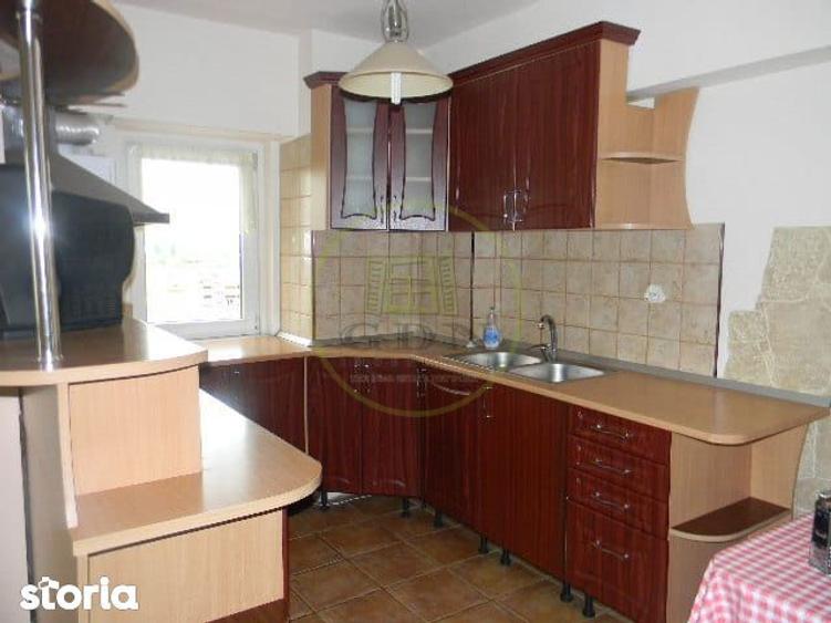 Apartament cu 3 camere decomandat, mobilat în Între Lacuri