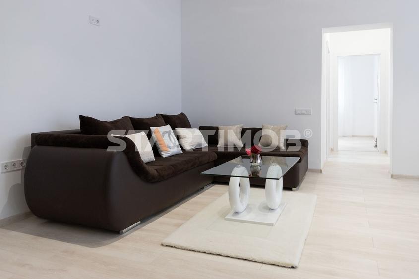 Apartament cu 3 camere decomandat, mobilat în Tractorul