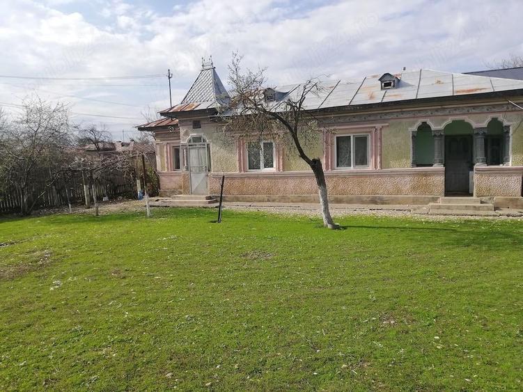 Casă cu 3 camere cu Teren 3300 Mp în Săbiești