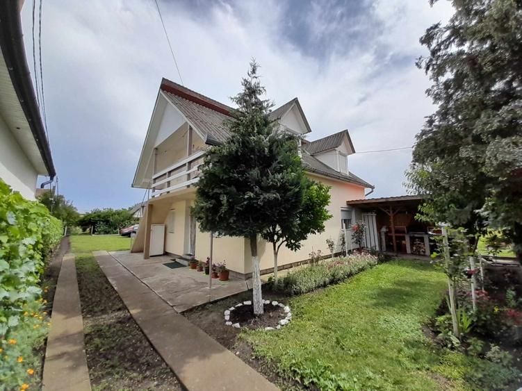 Casă cu 5 camere cu Canalizare în Vest