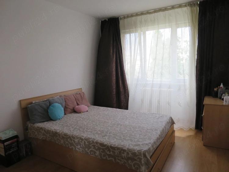 Apartament cu 3 camere semidecomandat în Gara de Nord