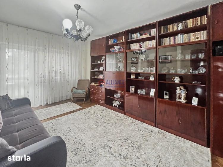 Apartament cu 3 camere decomandat în Delfinariu
