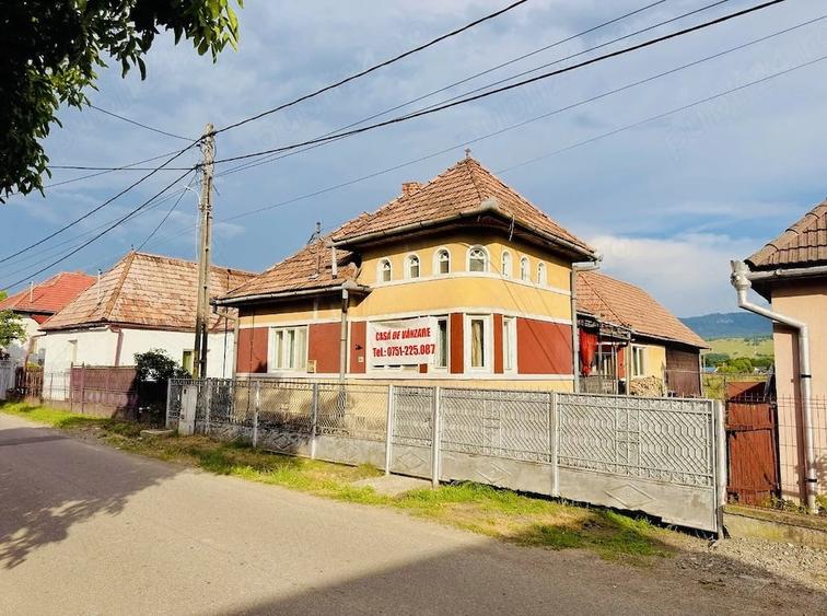 Casă cu 5 camere cu Teren 1100 Mp în Hodac