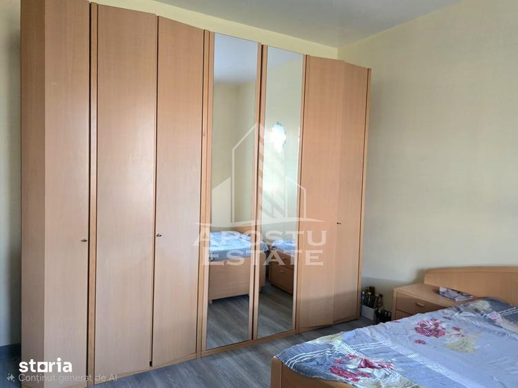 Casă cu 4 camere semidecomandat cu Teren 1440 Mp în Central