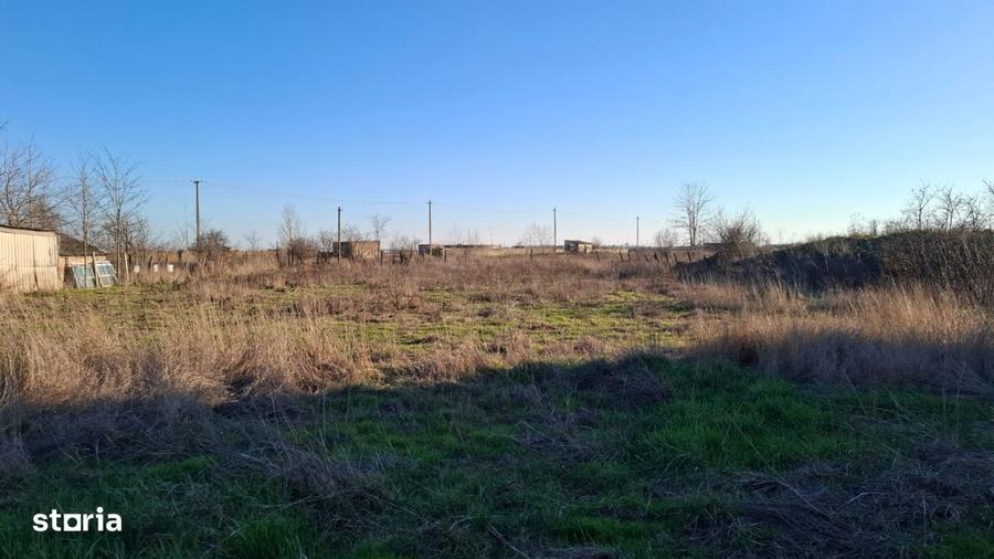 Casă cu 3 camere cu Teren 3600 Mp în Central