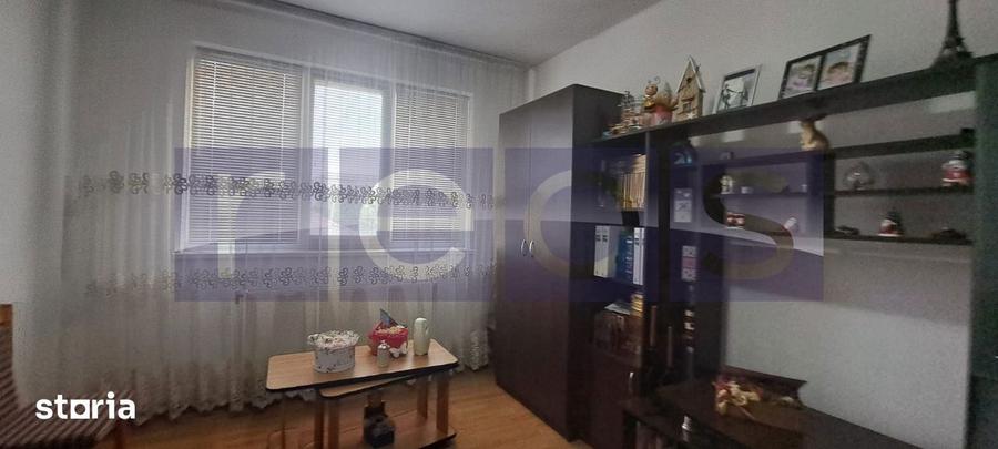 Apartament cu 3 camere semidecomandat, mobilat în Central